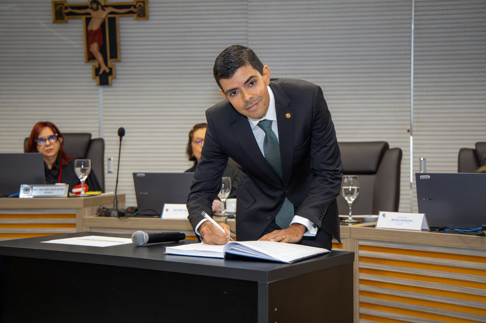 Érico Pinheiro toma posse no Pleno do TRE-AM para biênio 2026-2028