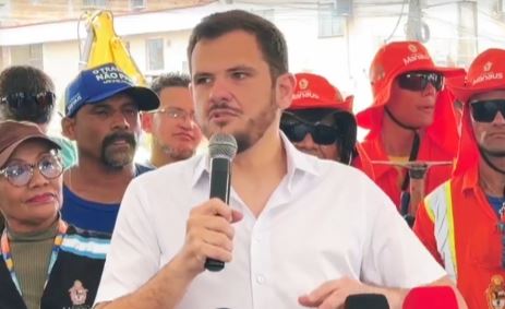 Prefeito Renato Júnior reconhece buracos em Manaus e culpa concessionária