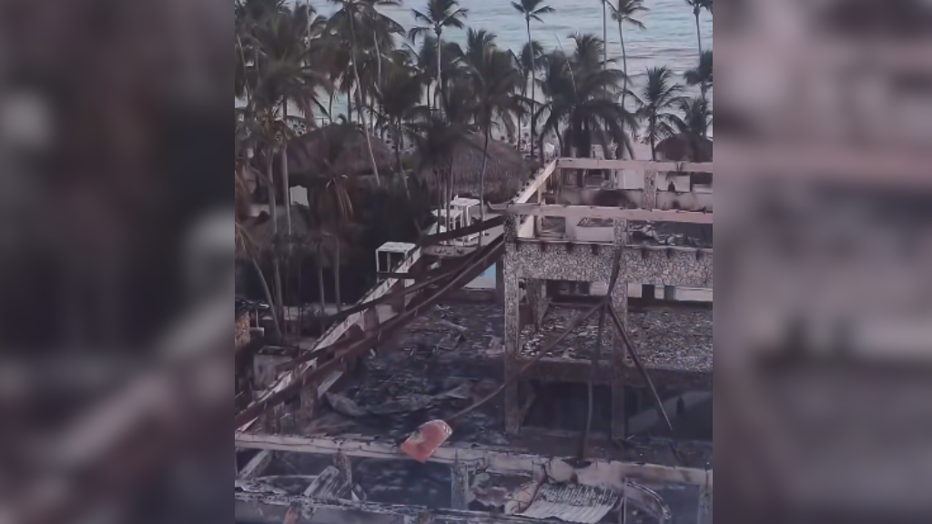 Destruição em resort da República Dominicana após incêndio devastador