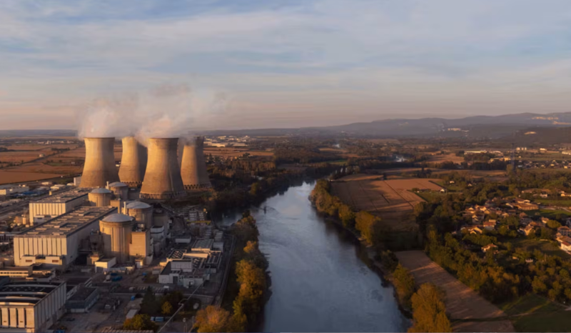Calor extremo faz França desligar reatores nucleares; entenda o impacto