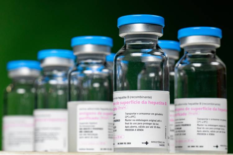 Hepatites virais: sintomas, tipos, transmissão e prevenção no Brasil