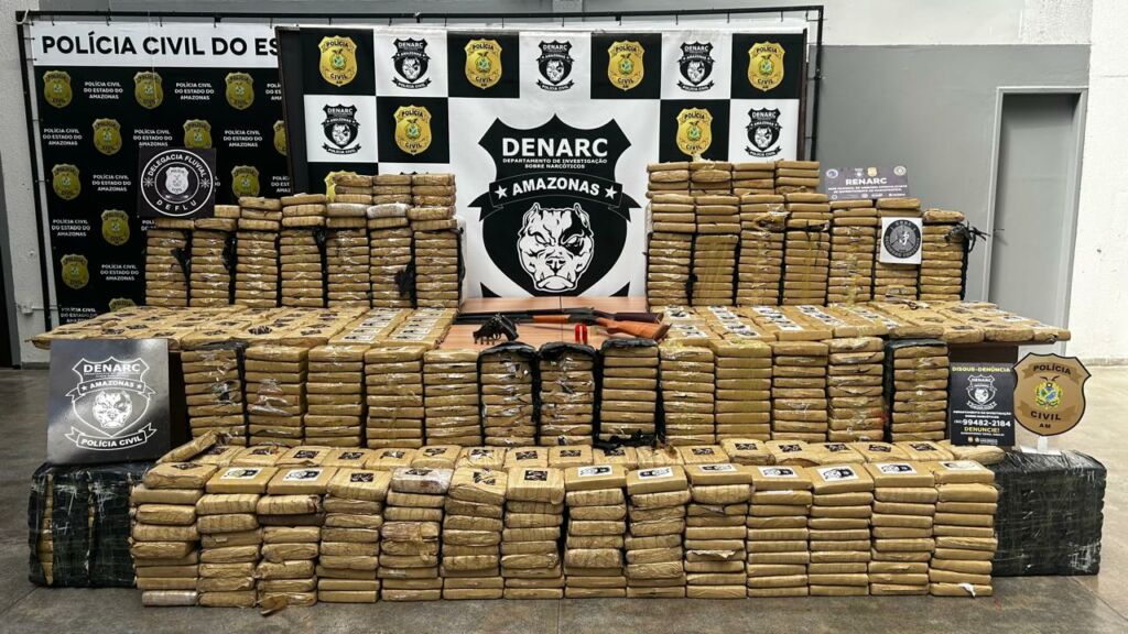 Freiras estilizadas em embalagens: 700 kg de skunk apreendidos em Manaus