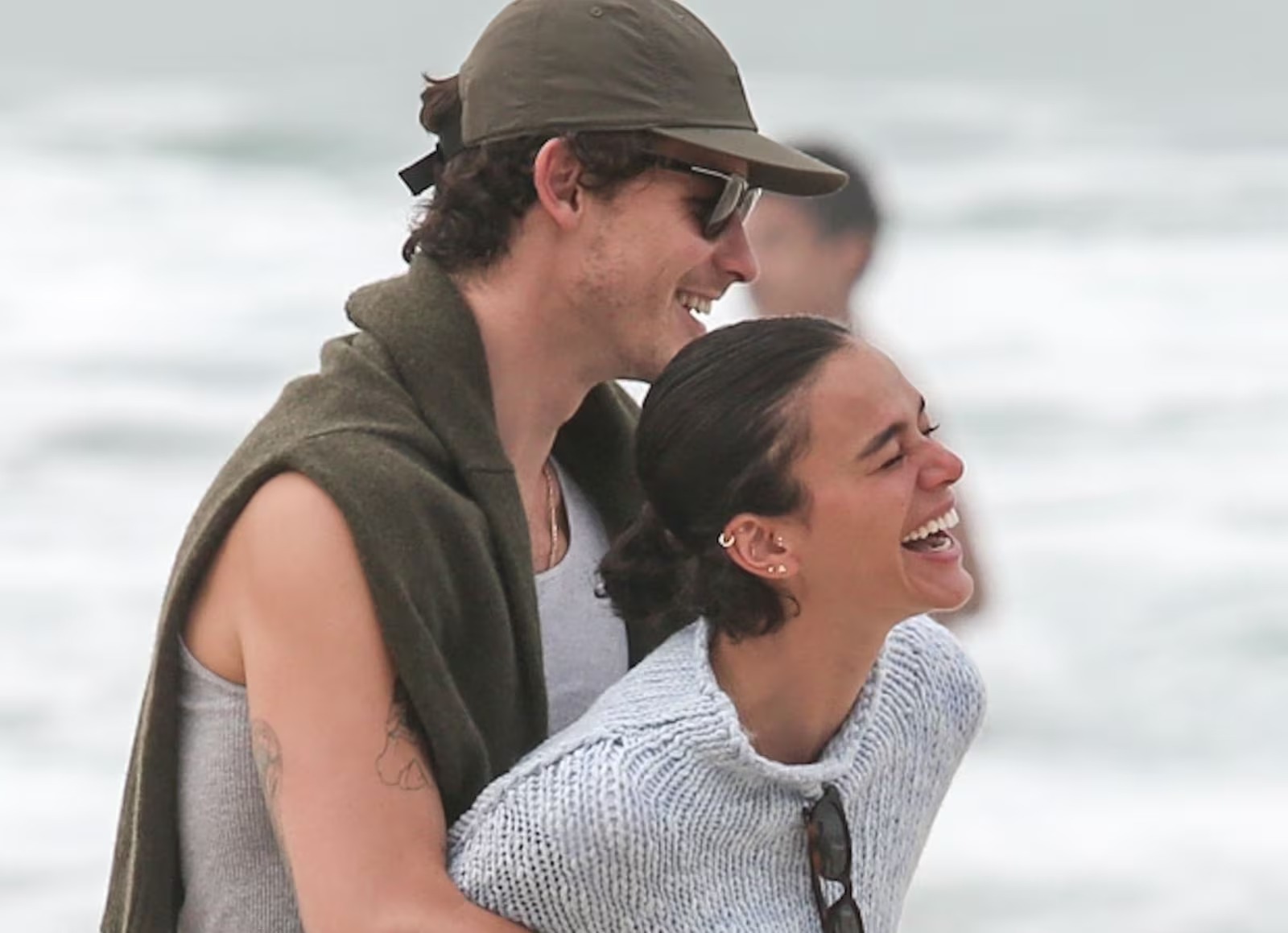 Bruna Marquezine e Shawn Mendes são fotografados em clima de romance no Rio