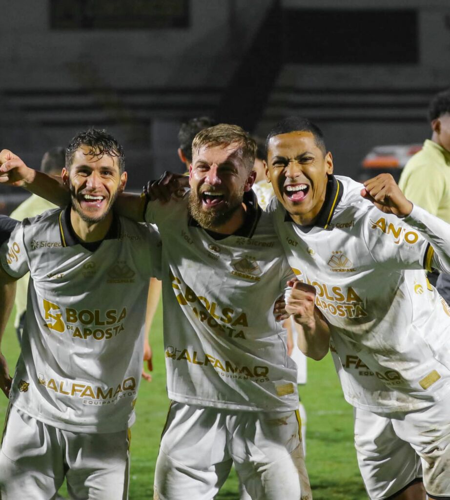 Criciúma conquista vitória sobre Ponte Preta e lidera a Série B