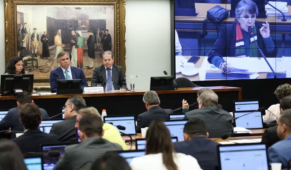 David Almeida adota estratégia de factoides na corrida pelo governo