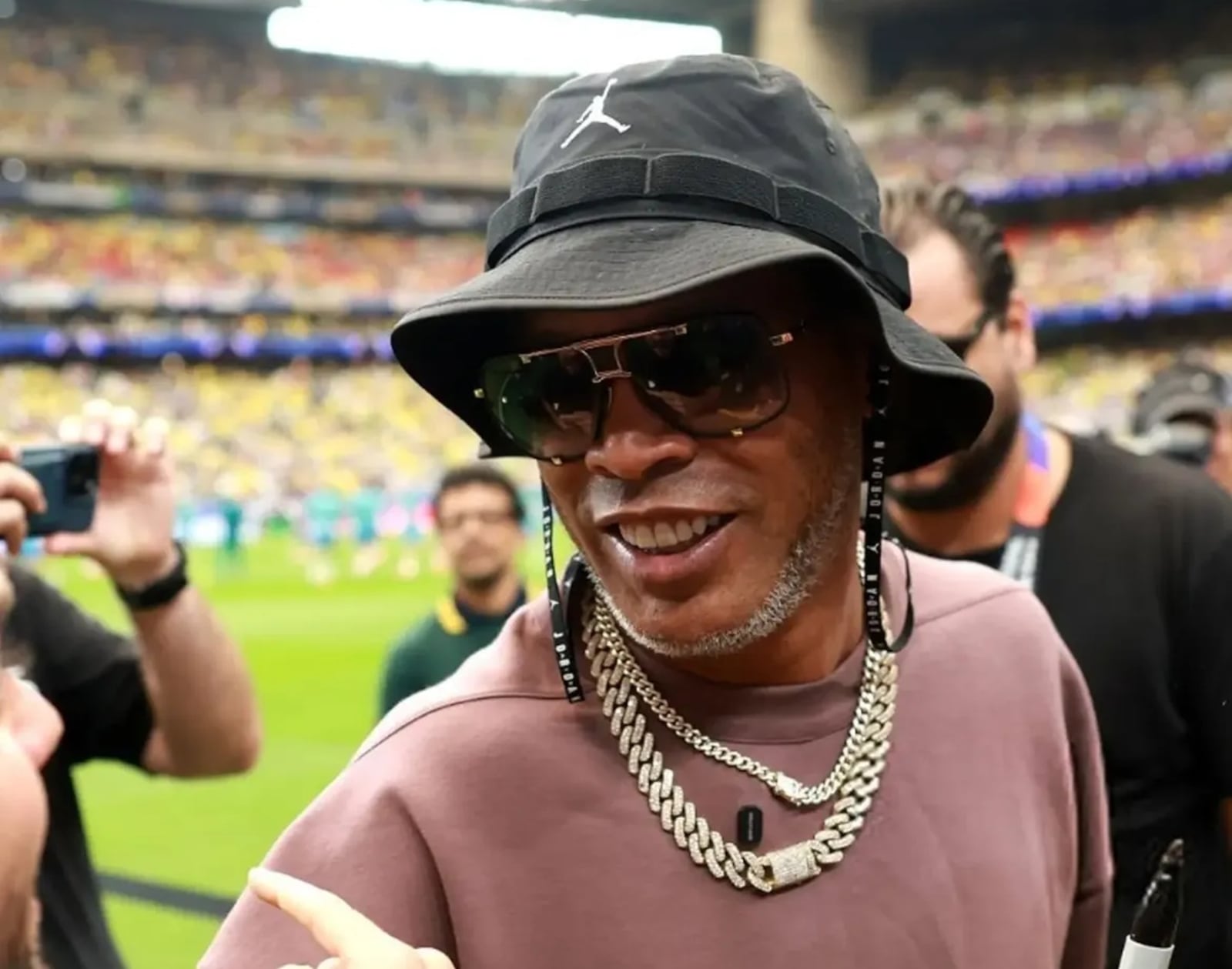 Festa de Ronaldinho em Nova York terá ingressos de até R$ 30 mil