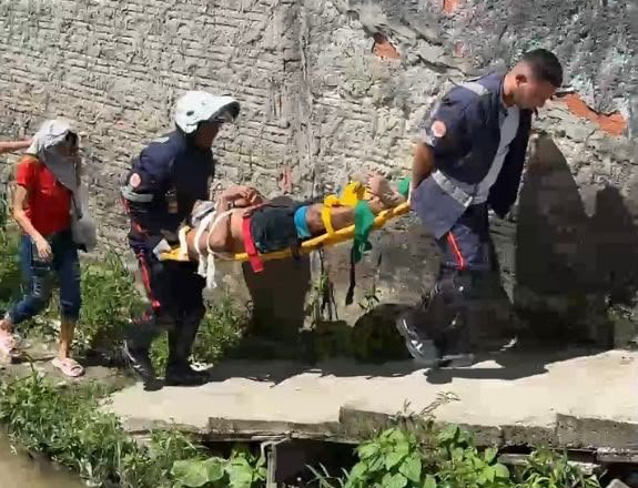 Homem é ferido a faca durante discussão e cai em igarapé no Valparaíso