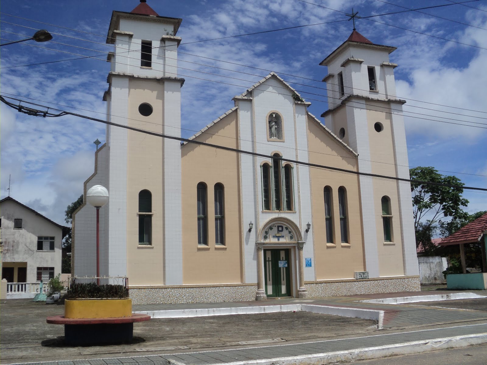 Homem é detido após esfaquear padrasto durante casamento em Eirunepé
