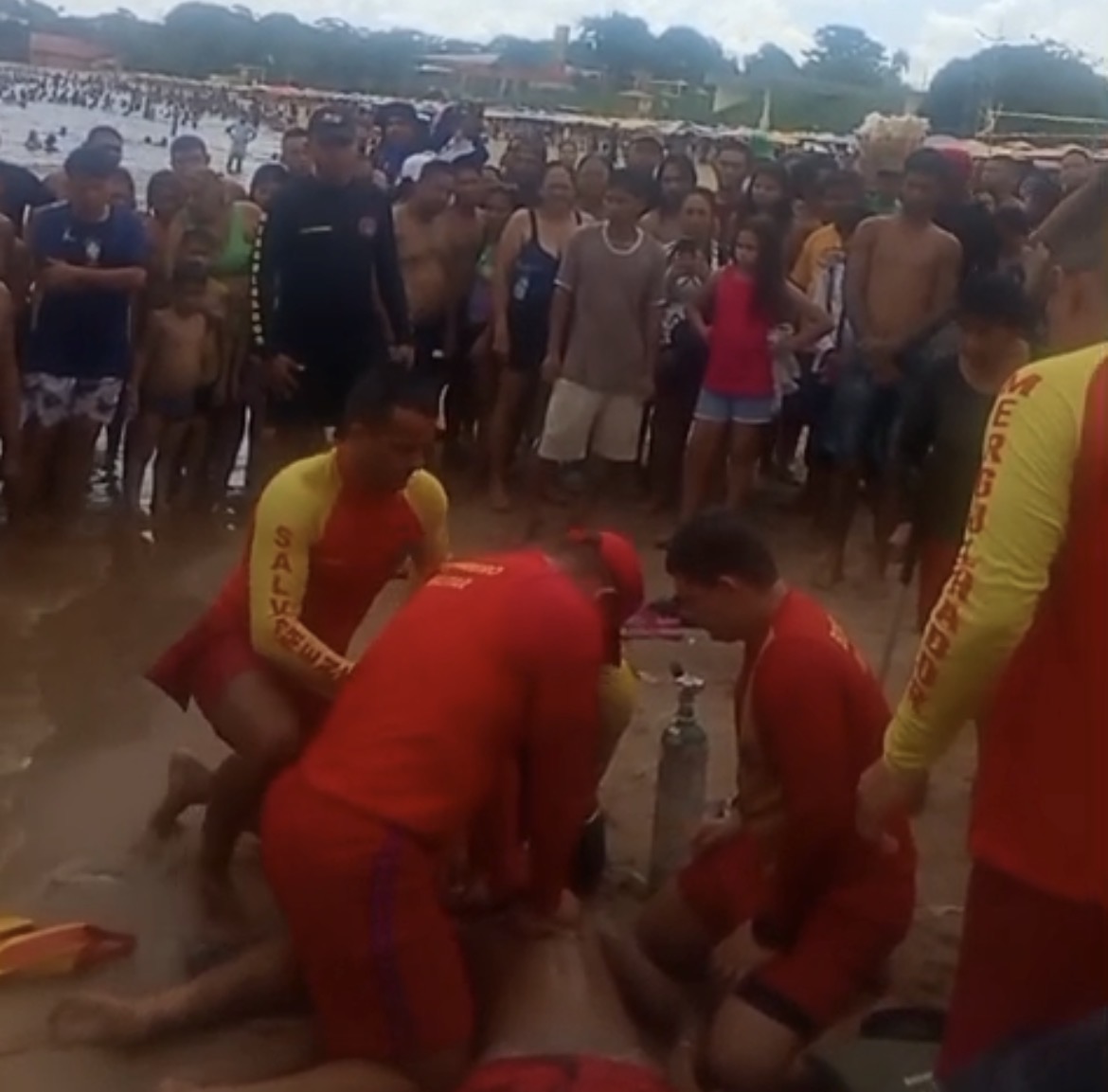 Homem morre afogado na Praia da Ponta Negra em Manaus