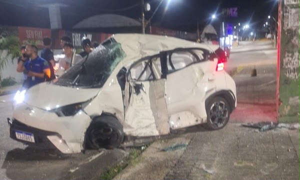 Suspeito de atropelamento deixa delegacia dirigindo carro do acidente