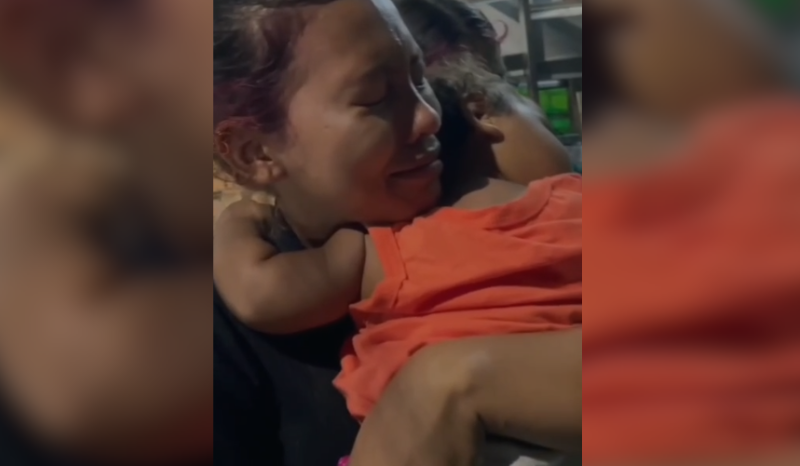 Manuella, de 1 ano e 4 meses, é entregue à mãe após mais de 40 dias desaparecida