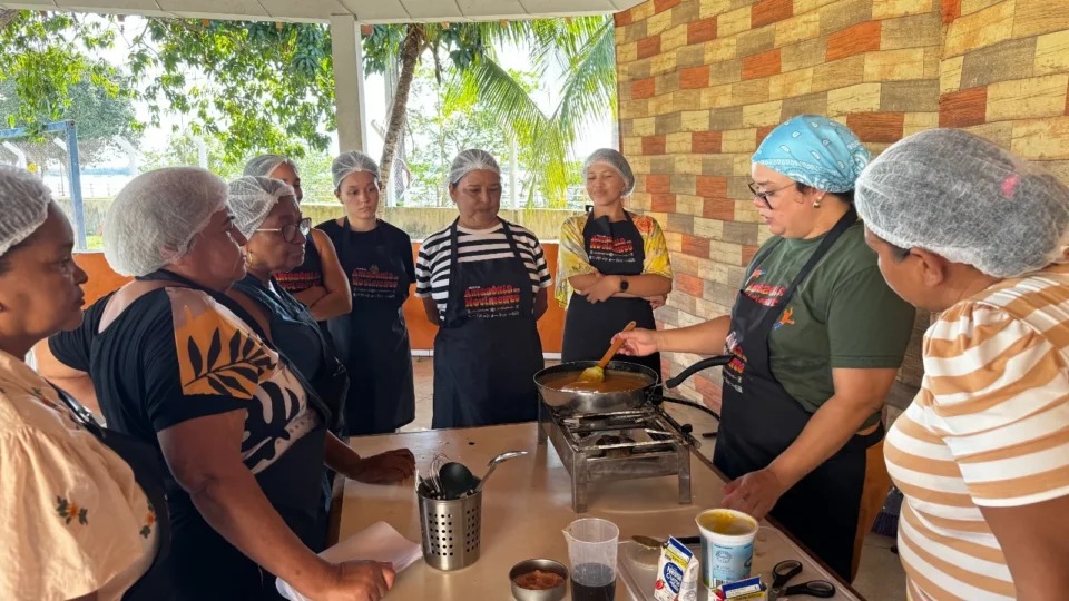 Oficina gratuita de gastronomia valoriza culinária amazônica em Manaus