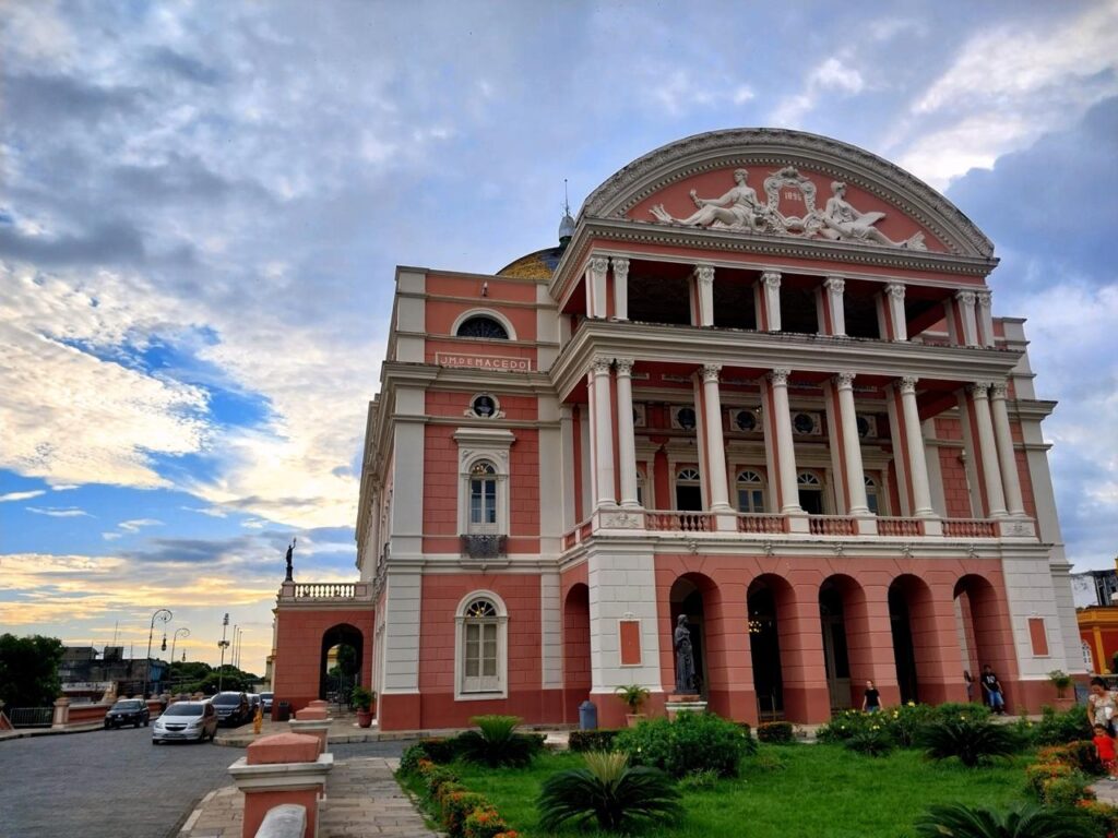 Concerto Especial Une Orquestras no Teatro Amazonas em Manaus