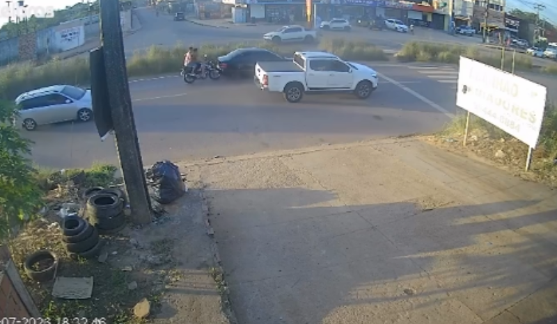 Motociclista e passageiro são arremessados após colisão na AM-070