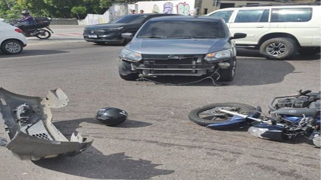 Motociclista fica ferido após colisão com carro de aplicativo na zona leste de Manaus