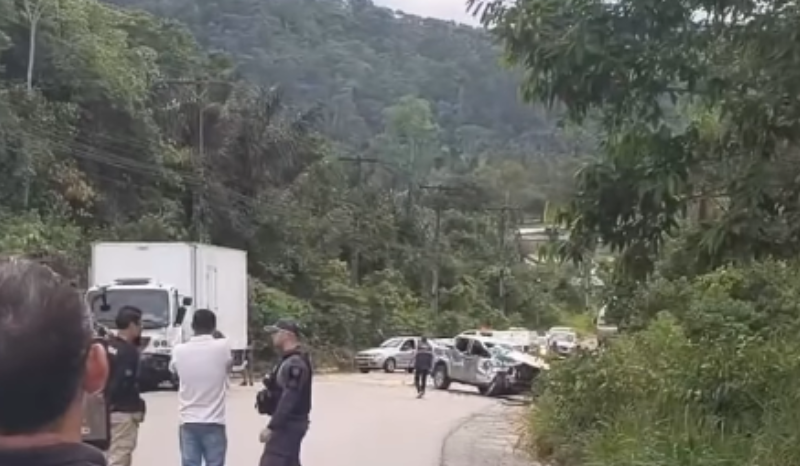 Acidente entre picape e caminhão causa lentidão na AM-010 neste sábado