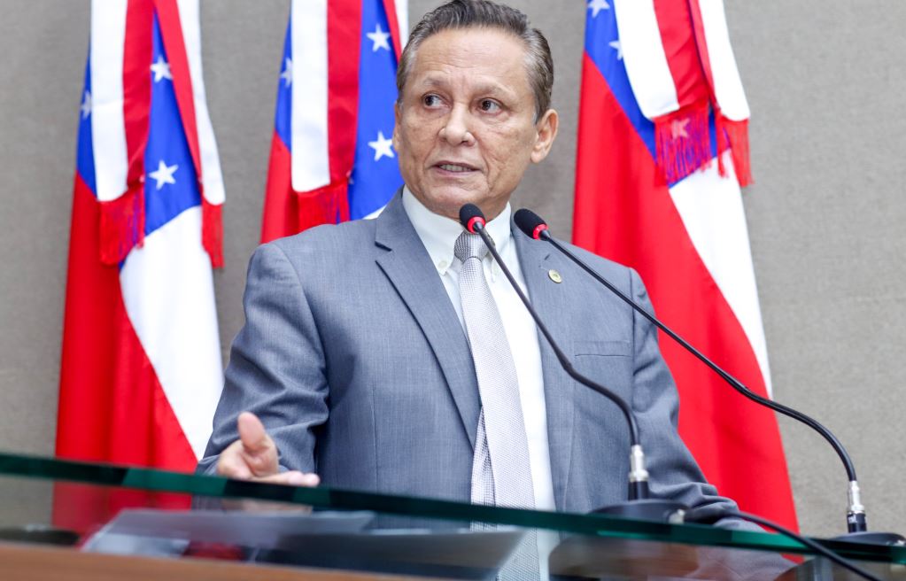 Adjuto Afonso é eleito oficialmente presidente da ALEAM em sessão extraordinária