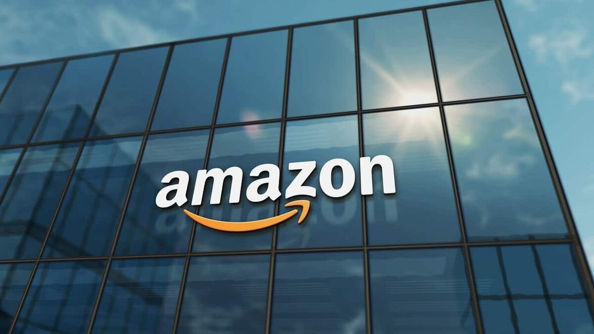 Irã anuncia ataque a central de dados da Amazon no Bahrein e amplia ofensiva