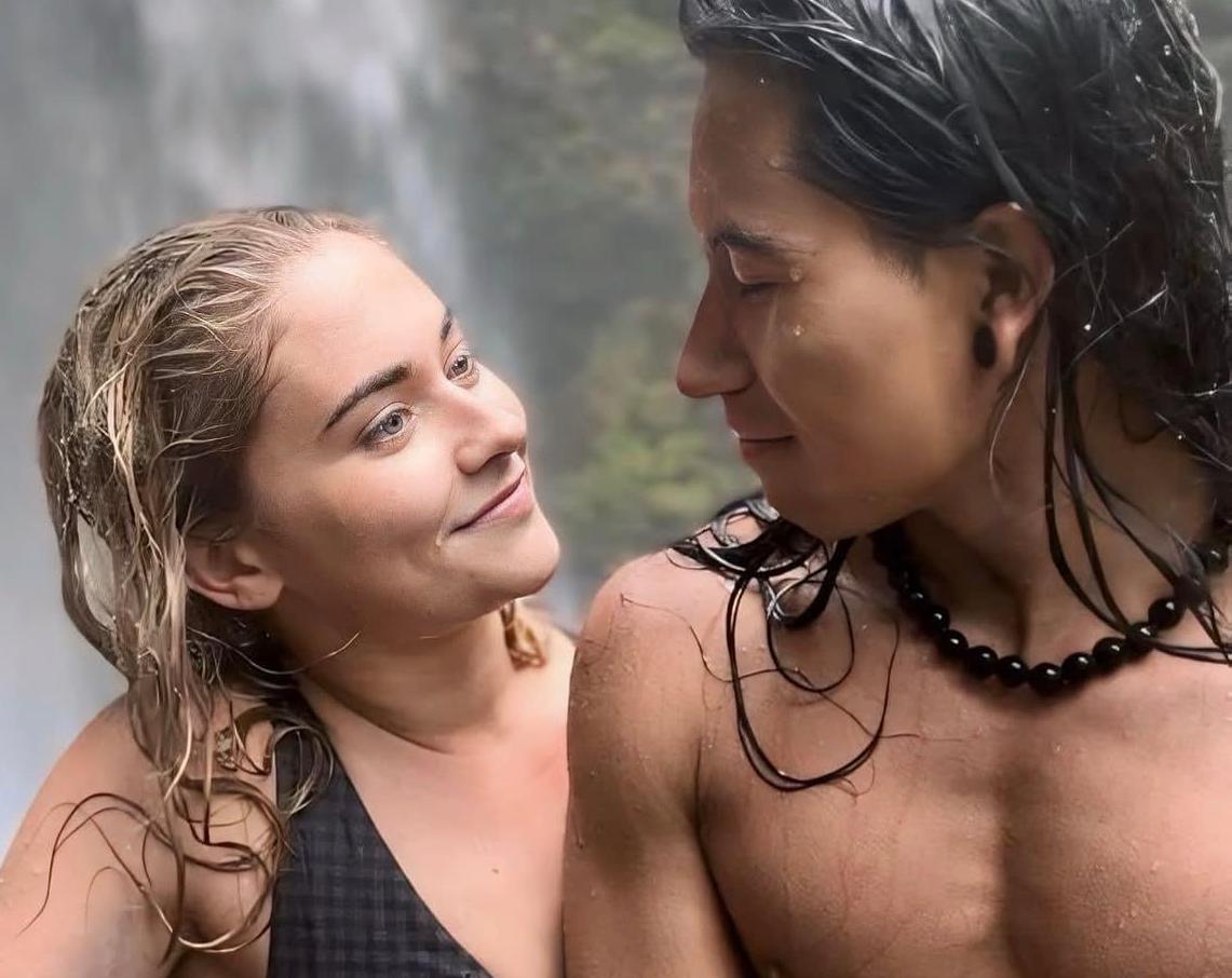 Australiana abandona emprego para viver amor na Amazônia Equatoriana