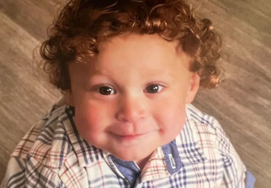 Bebê de 18 meses é encontrado vivo após ser declarado morto nos EUA