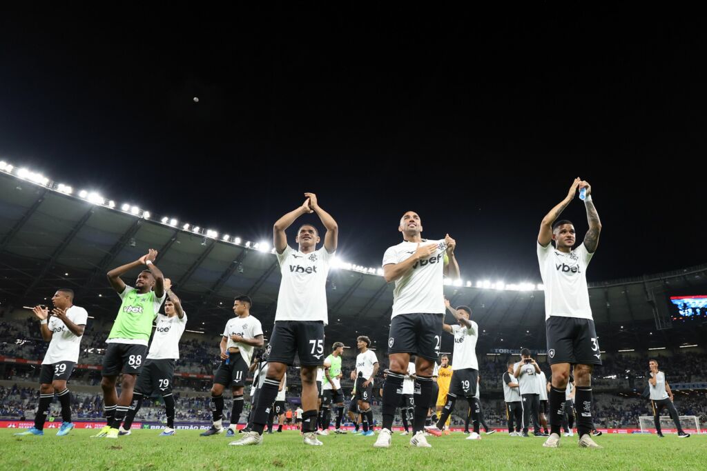 Atlético-MG e Botafogo triunfam fora de casa no Brasileirão