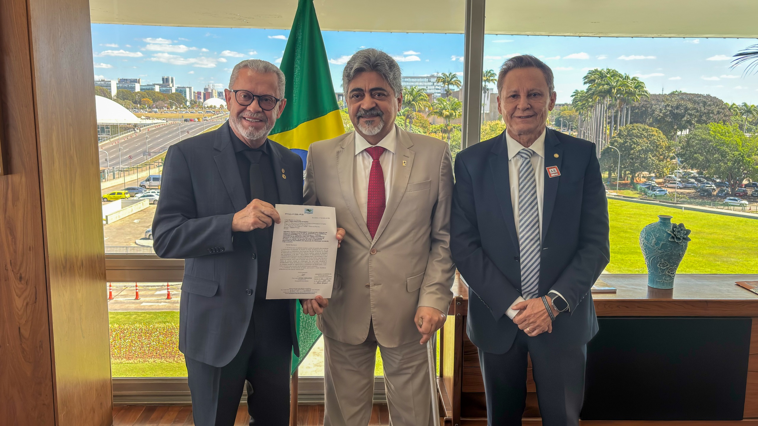 Adjuto Afonso se reúne em Brasília para discutir a reconstrução da ponte Brasil-Bolívia
