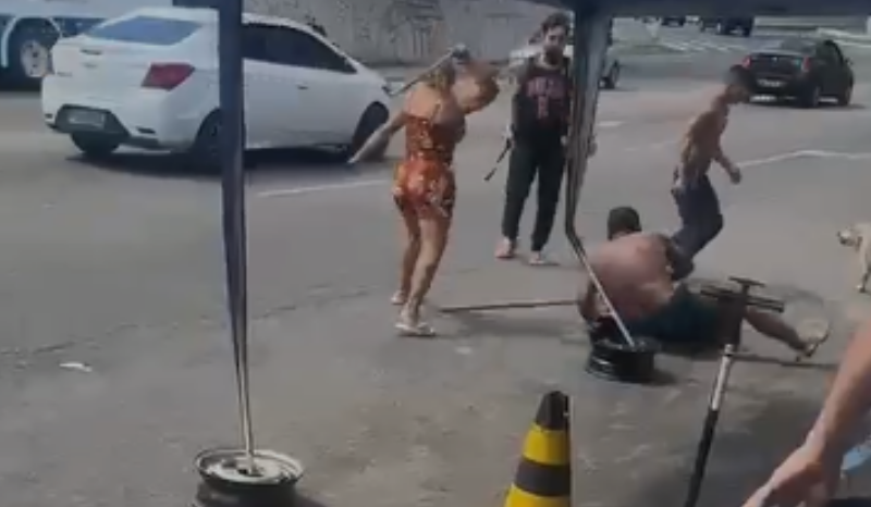 Briga com pauladas é registrada em vídeo no bairro Redenção, Manaus