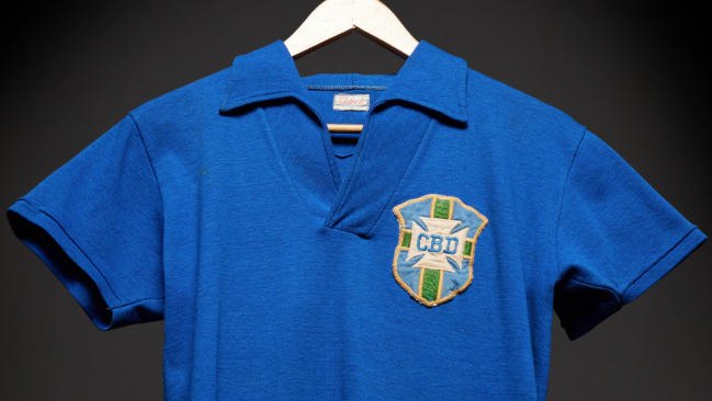Camisa de Pelé da final de 1958 é leiloada por R$ 25 milhões