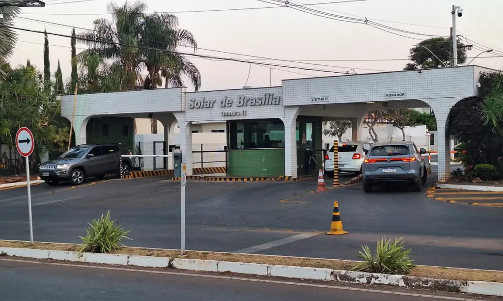Ministro Moraes proíbe visita de Javier Milei a Bolsonaro em prisão domiciliar