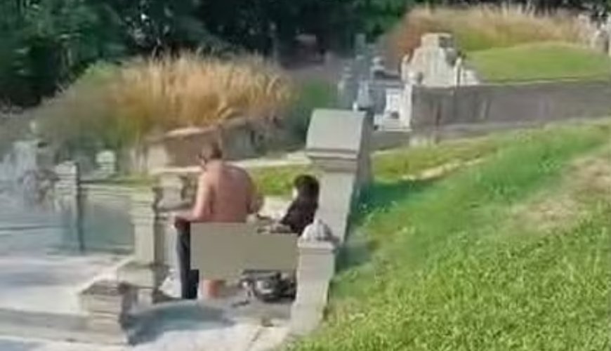 Casal é preso por ato obsceno sobre túmulo em cemitério na Malásia