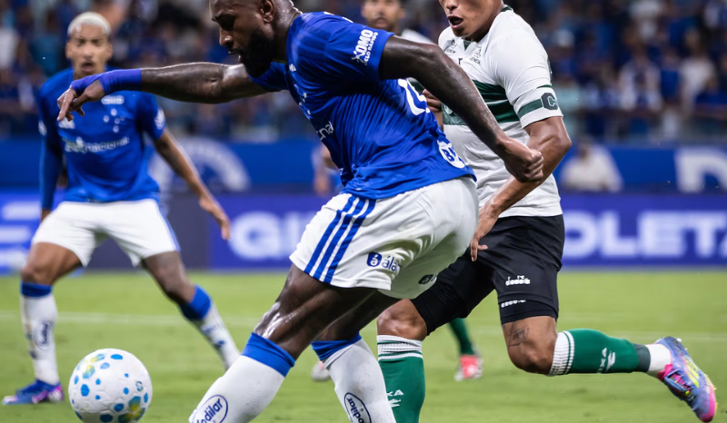 Coritiba e Cruzeiro duelam por vaga no G5 do Brasileirão nesta quinta