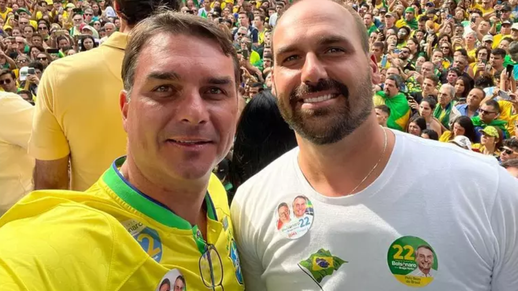 Bolsonaros atribuem eliminação do Brasil na Copa ao PT: A sina do 13