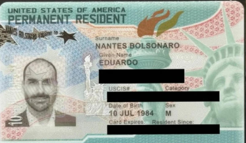 Eduardo Bolsonaro recebe green card e garante residência nos EUA