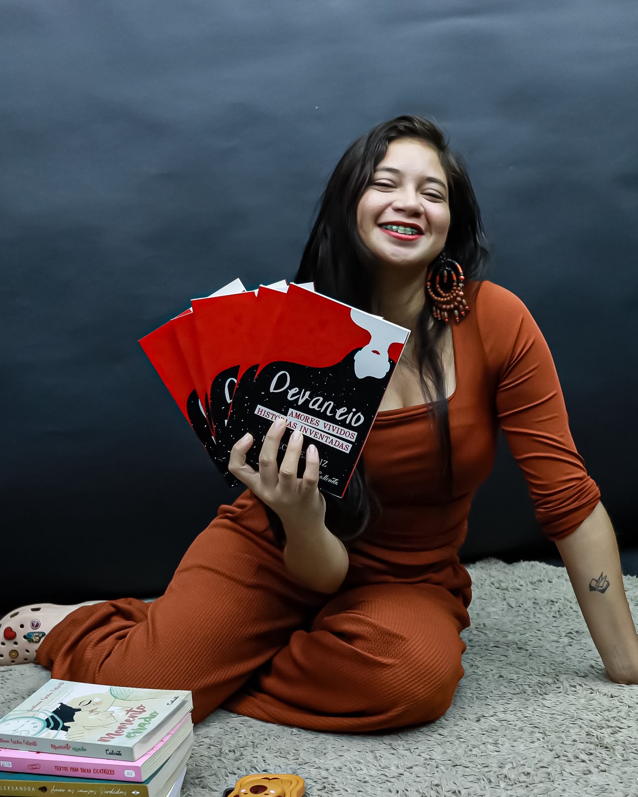 Escritora do Amazonas utiliza literatura como ferramenta de inclusão e afeto