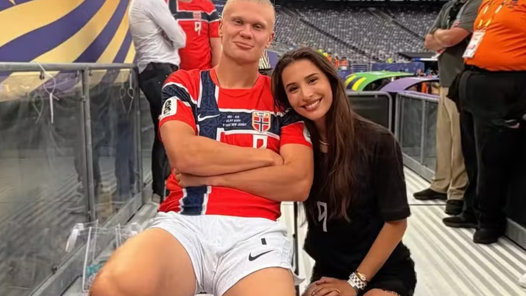 Influenciadora Isabel Haugseng Johansen Celebra Vitória da Noruega