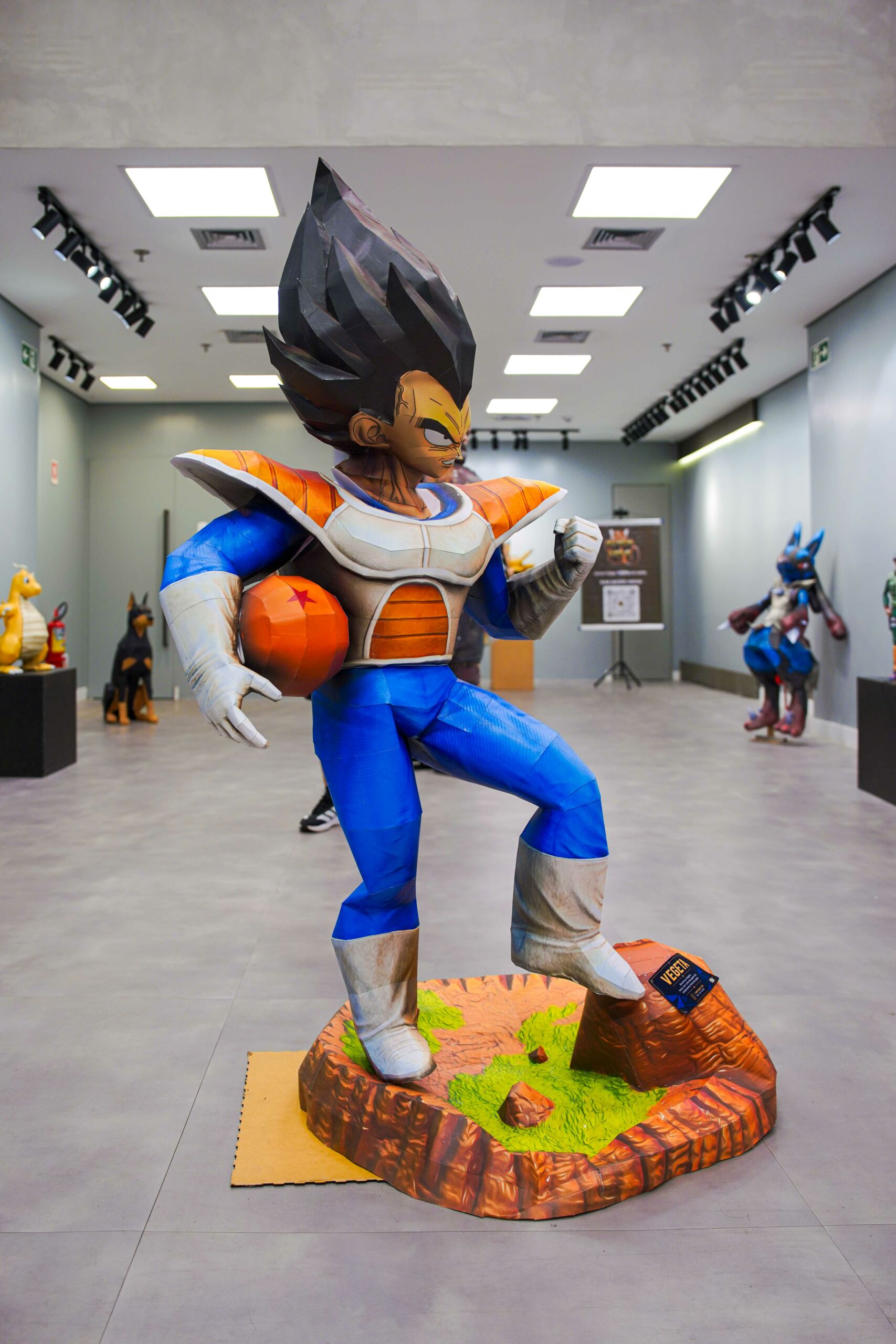 Exposição em Manaus traz esculturas de papel de personagens geek