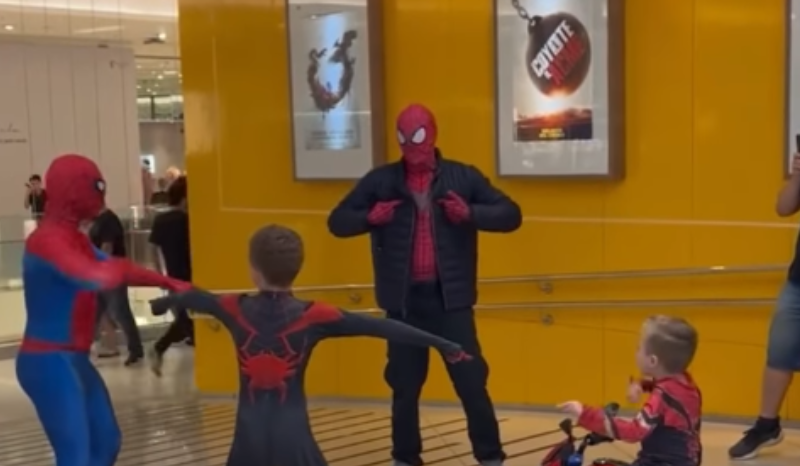 Fãs do Homem-Aranha se reúnem em cinemas de Manaus para estreia do filme