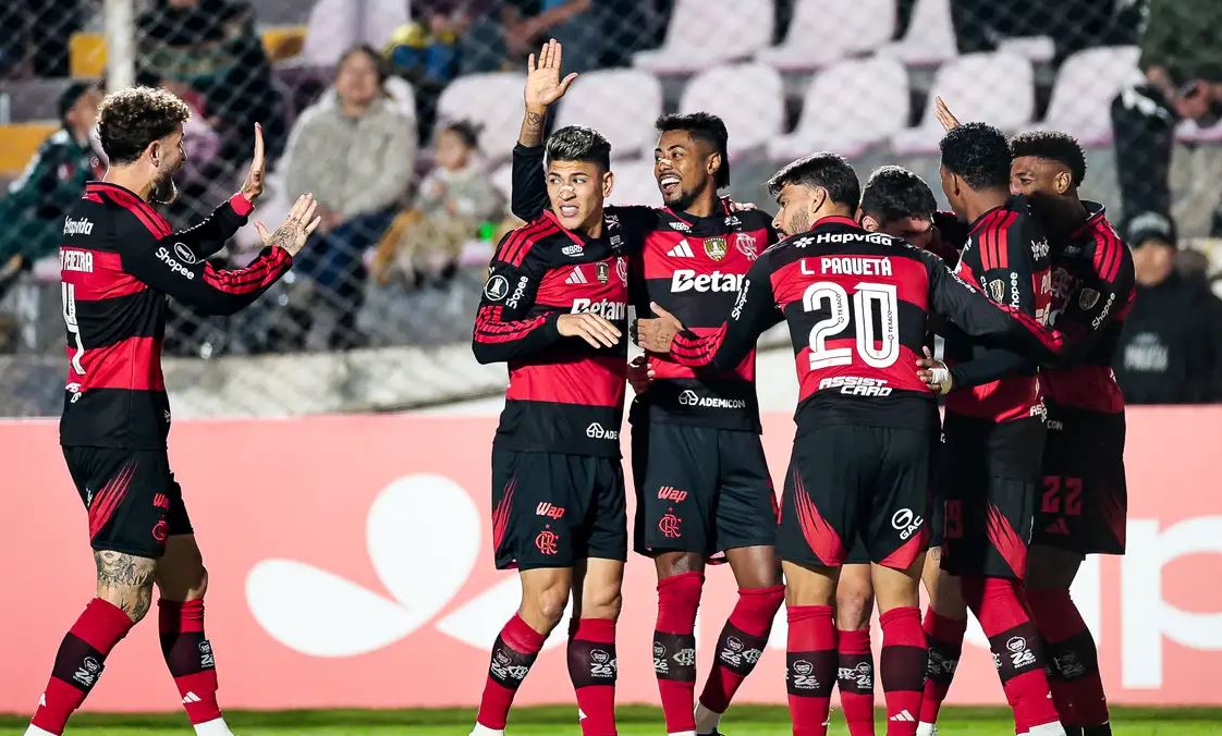Flamengo brilha em goleada e Palmeiras conquista vitória fora de casa