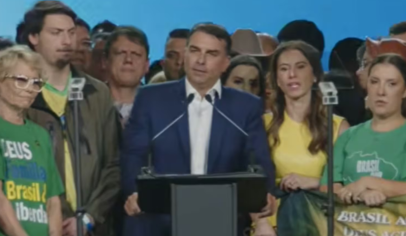 Flávio Bolsonaro afirma que eleição de 2026 será 'luta do bem contra o mal'