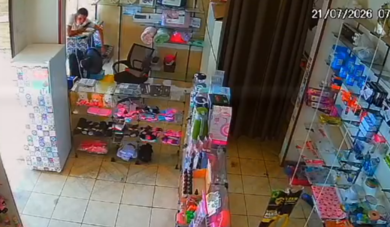 Suspeito furta celular em loja de Iranduba durante manhã tranquila