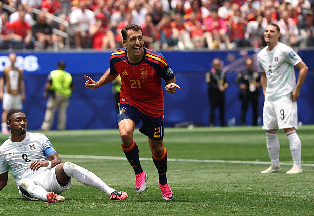 Espanha vence Áustria por 3 a 0 e avança às oitavas da Copa do Mundo