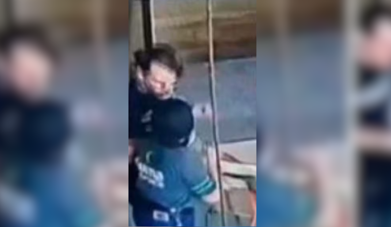 Funcionária é agredida por cliente após pedir para varrer lanchonete