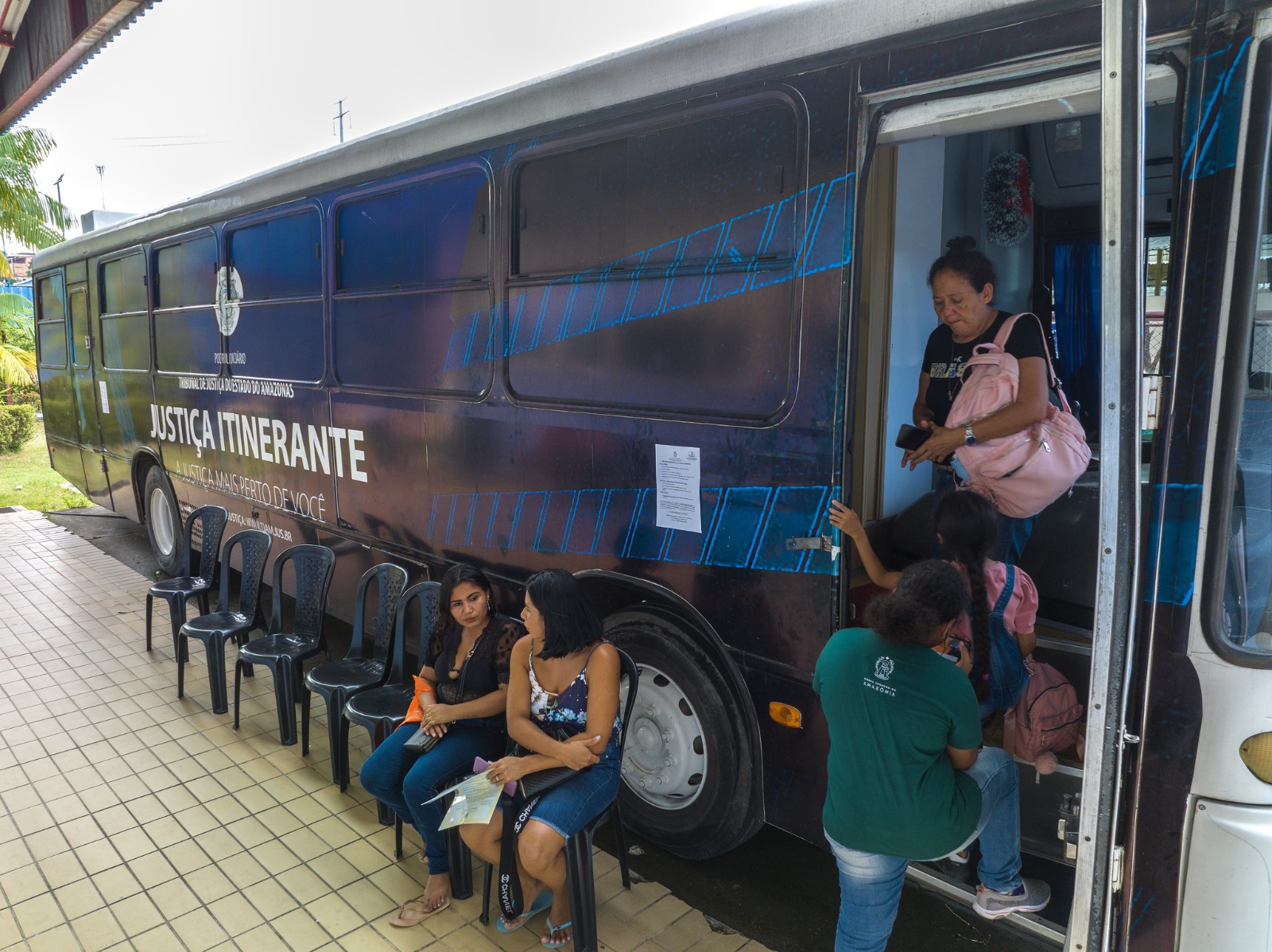 Justiça Itinerante do TJAM oferece atendimento gratuito em Parque Dez