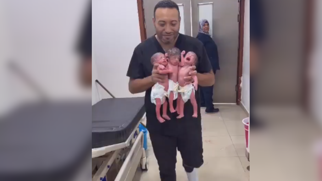 Médico egípcio viraliza ao carregar trigêmeos recém-nascidos no hospital