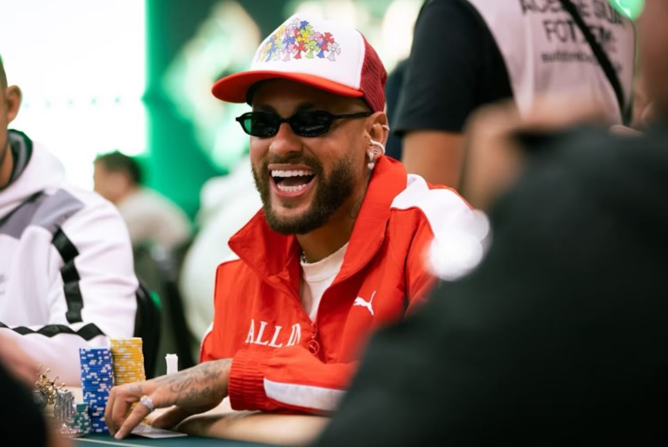 Neymar reage a críticas e compartilha fotos de torneio de pôquer