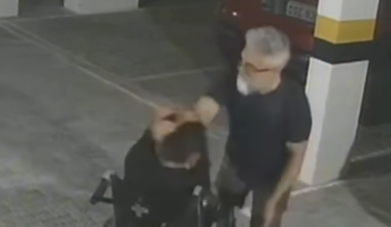 Pai agride filho cadeirante em estacionamento de condomínio em João Pessoa