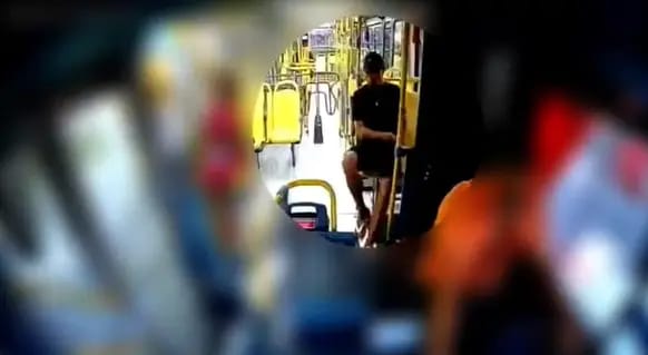 Polícia Civil procura homem que assaltou ônibus em Manaus