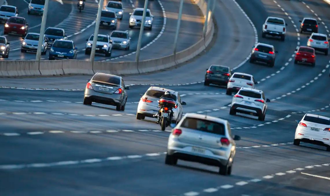 Novo radar de velocidade média é testado em estradas brasileiras