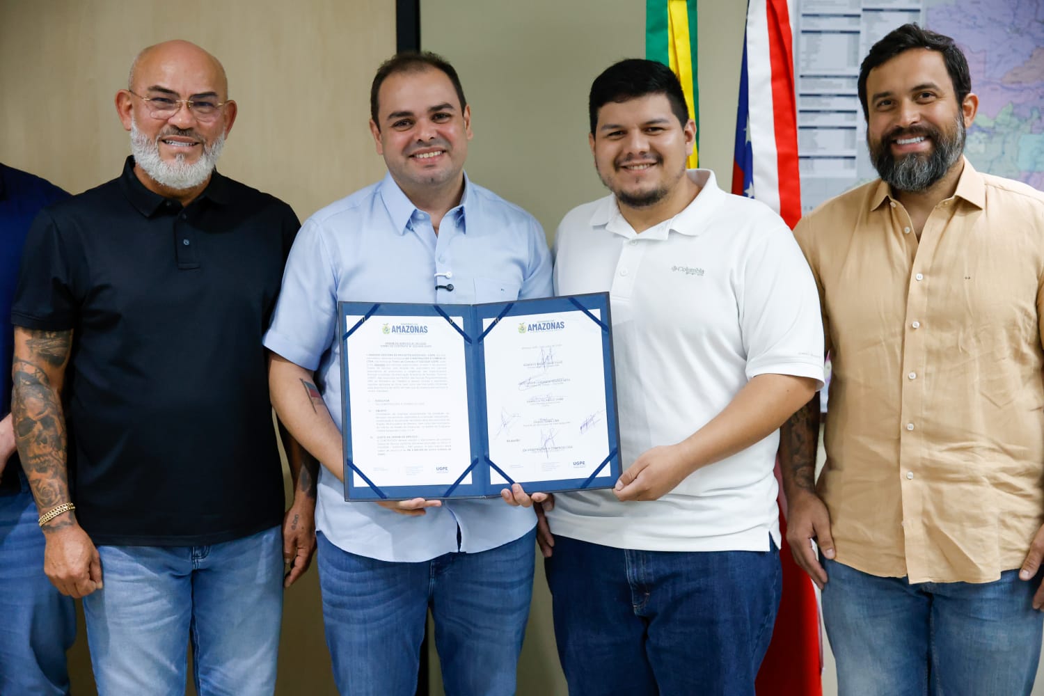 Governo do Amazonas dá início a obras do Asfalta em Itapiranga e Uatumã