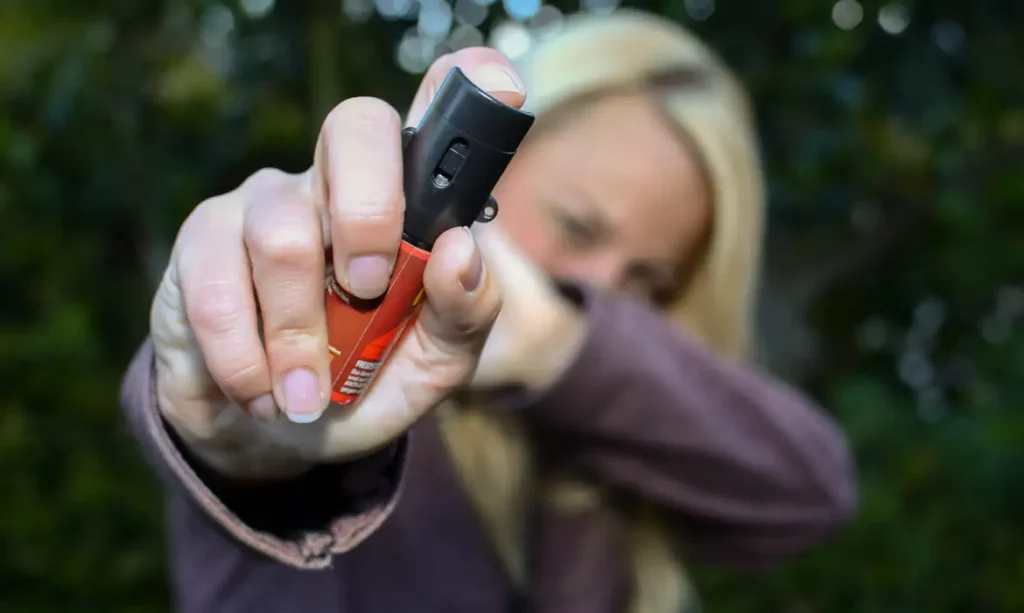 Mulheres poderão usar spray de pimenta para defesa pessoal no Brasil